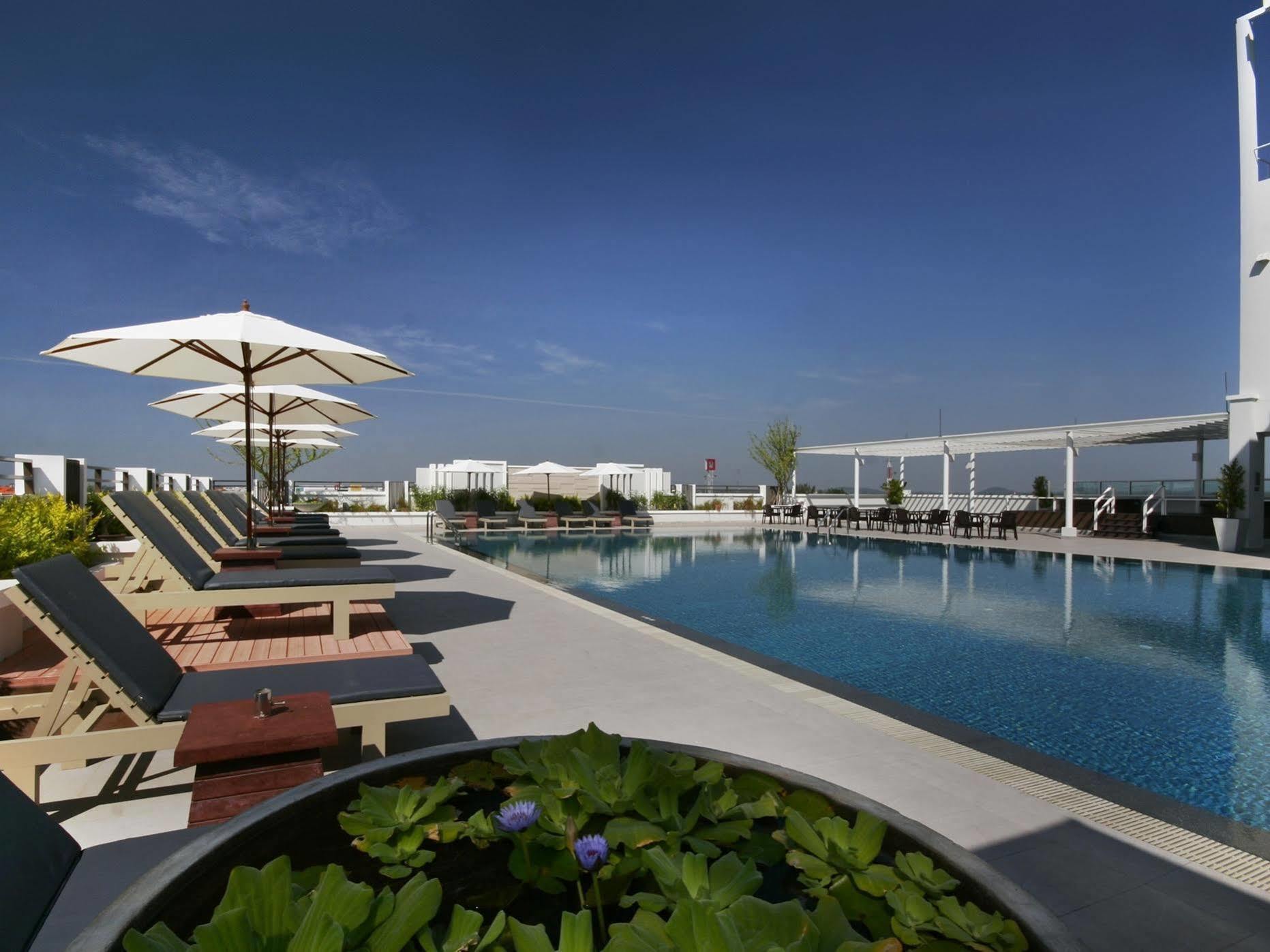 Kameo Grand Hotel & Serviced Apartment, Районг Екстер'єр фото