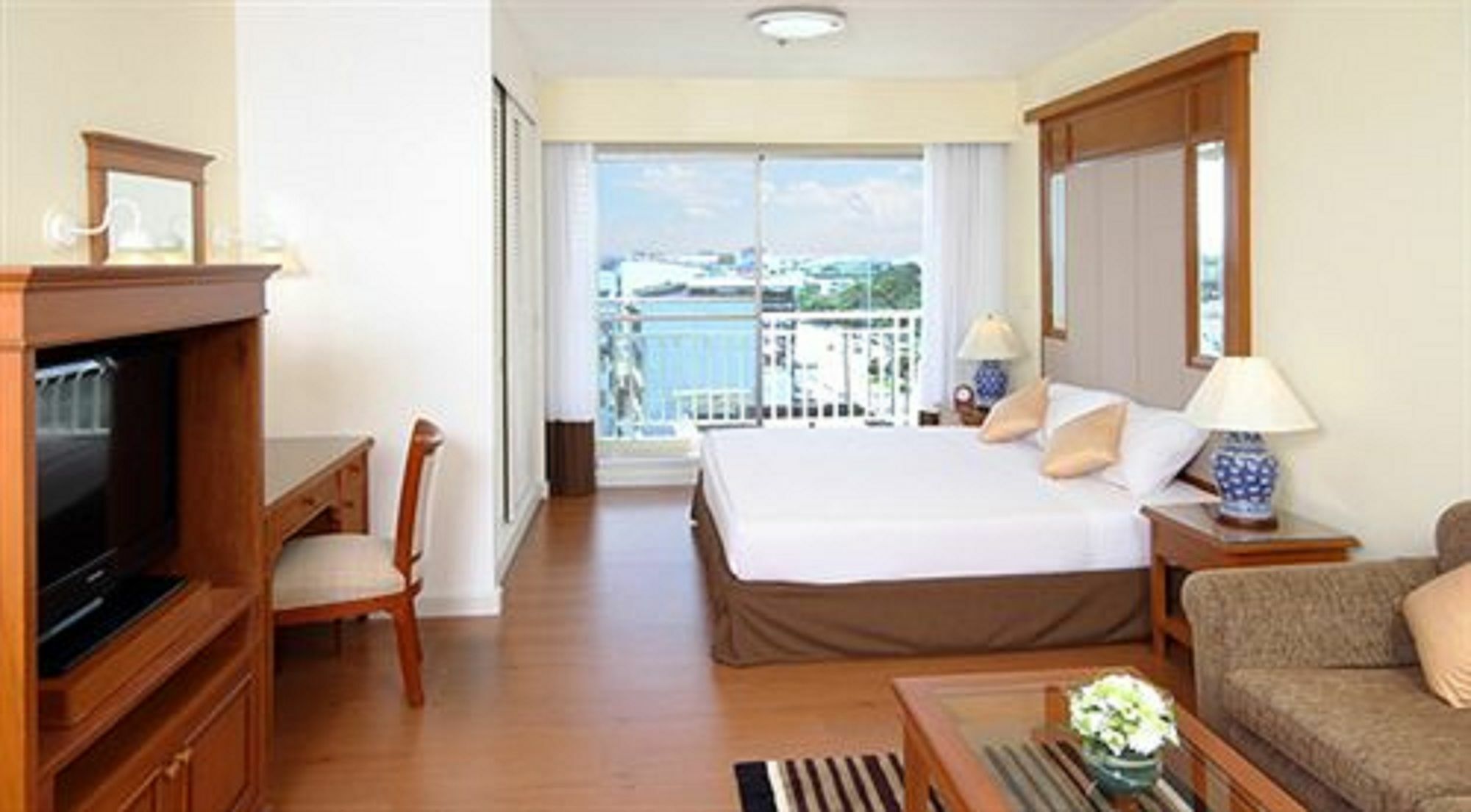 Kameo Grand Hotel & Serviced Apartment, Районг Екстер'єр фото