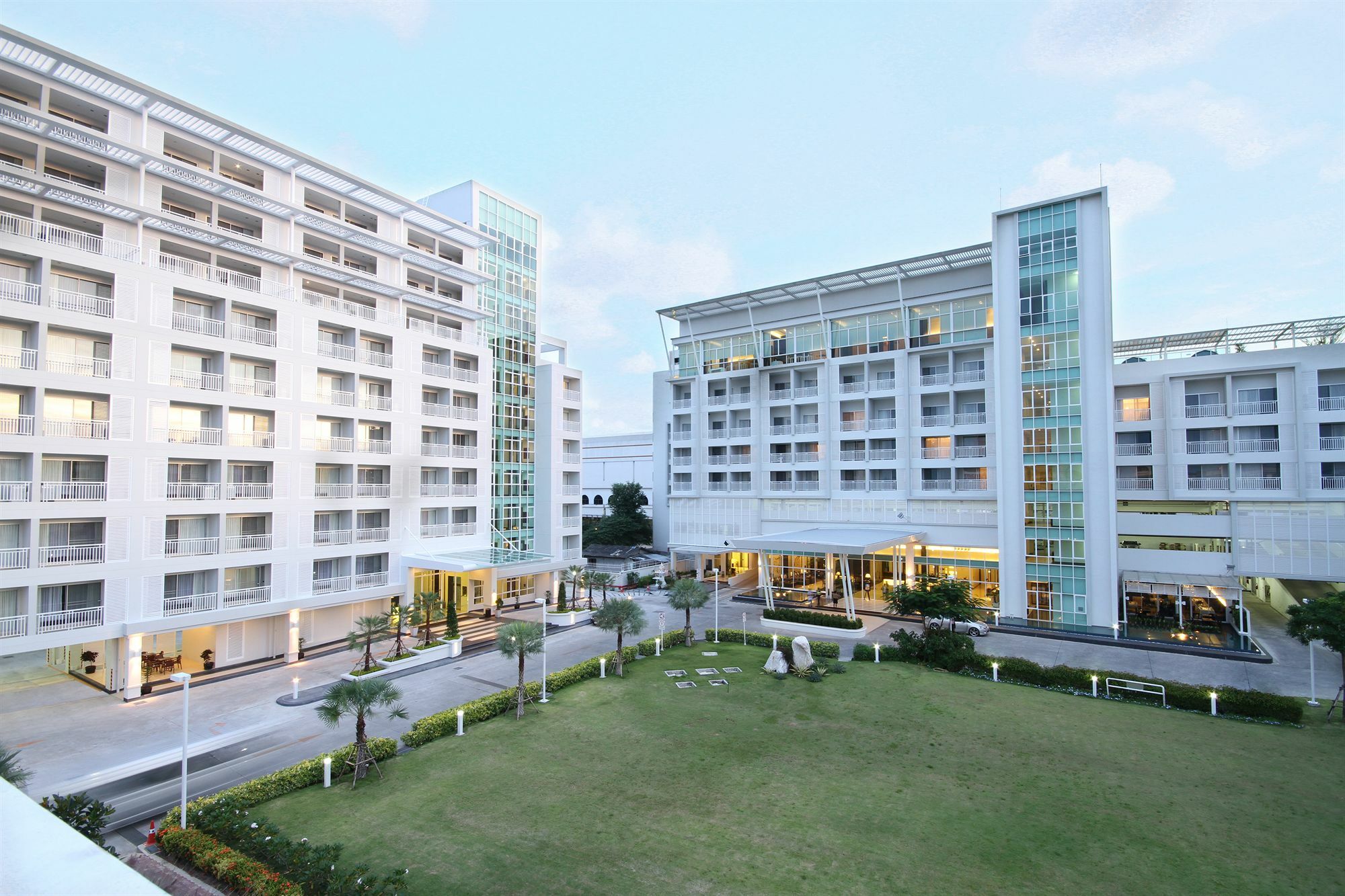 Kameo Grand Hotel & Serviced Apartment, Районг Екстер'єр фото