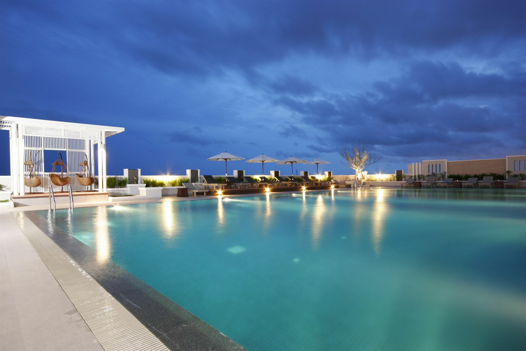 Kameo Grand Hotel & Serviced Apartment, Районг Екстер'єр фото
